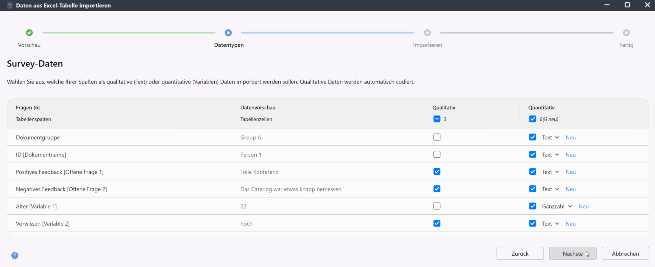 Schritt 2: Datentypen festlegen Screenshot des MAXQDA-Importdialogs mit Umfragespalten und Kontrollkästchen zur Auswahl von qualitativen oder quantitativen Daten.
