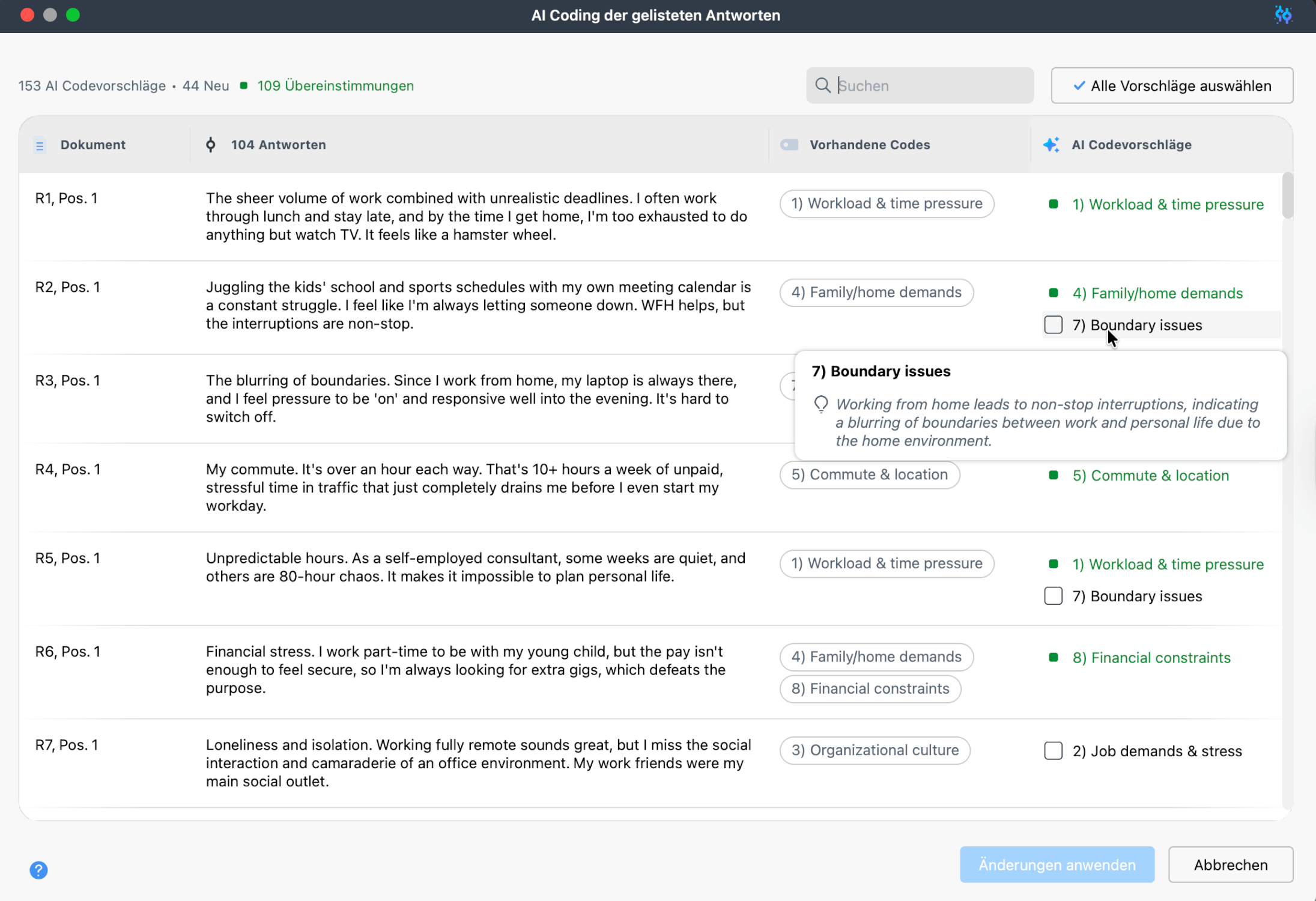 AI Coding: Codiervorschläge von AI Assist prüfen, mit vorhandenen Codierungen abgleichen und übernehmen Ergebnisfenster "AI Coding der gelisteten Antworten" mit vier Spalten: Dokument, Antworten, Vorhandene Codes und AI Codevorschläge. Jede Zeile enthält eine Antwort mit den Codevorschlägen. Ein geöffnetes Tooltip zeigt die KI-Begründung für einen Vorschlag.