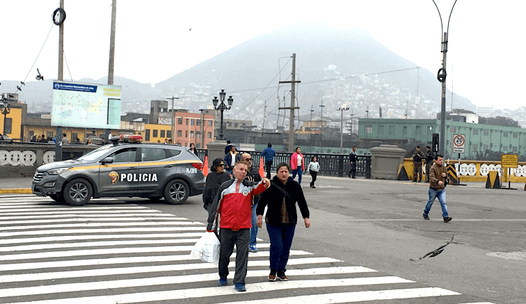 The small buildings that are located in the “desert” bordering the volcanoes are where the immigrants live in the city of Arequipa