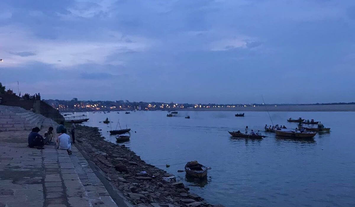 Fieldwork Nightfall at the Ganges in Varanasi, Uttar Pradesh - analysis with MAXQDA